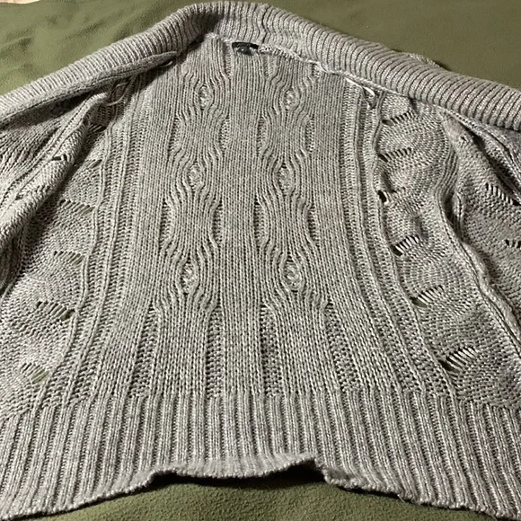 Apt. 9 gray and silver sweater.  Drop sleeve.  Open front.  Open weave.  Size M - Picture 9 of 10